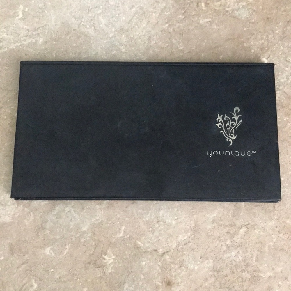 younique moodstruck pressed shadow palette